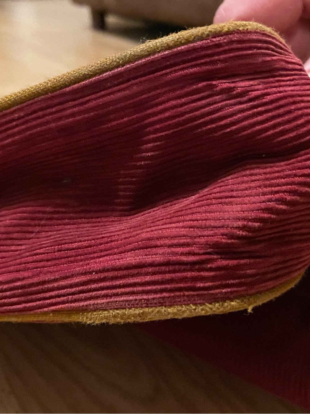Vintage Levi's Burgundy Red Corduroy Messenger Bag with Adjustable Strap - Picture 6 of 9